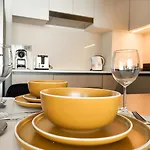 Par Apartment New And Bright